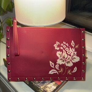 WHITE HOUSE BLACK MARKET WRISTLET CLUTCH